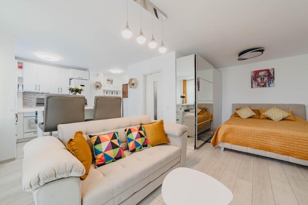 Masterpiece Studio- Free Parking, Wi-Fi, Netflix Μπρασόβ Εξωτερικό φωτογραφία
