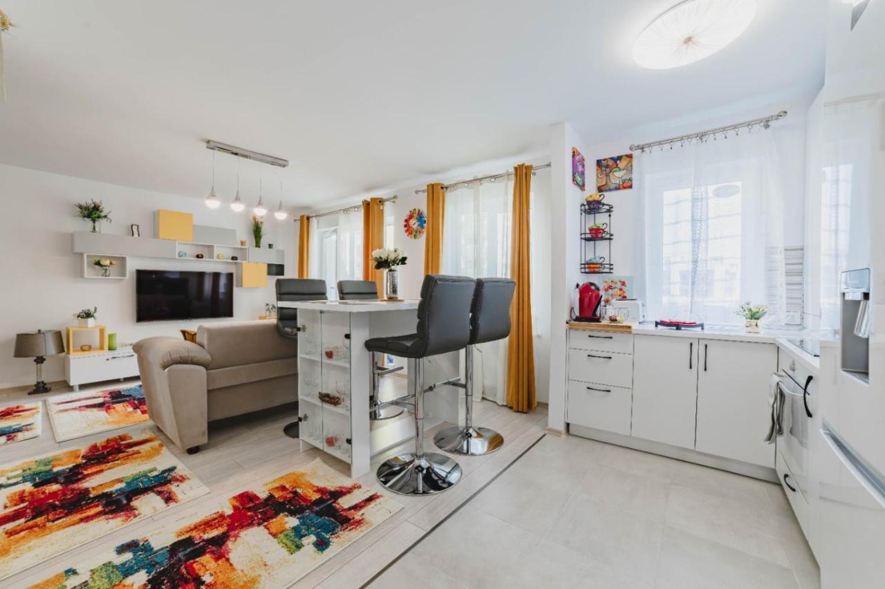 Masterpiece Studio- Free Parking, Wi-Fi, Netflix Μπρασόβ Εξωτερικό φωτογραφία