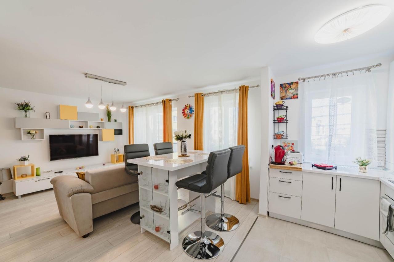 Masterpiece Studio- Free Parking, Wi-Fi, Netflix Μπρασόβ Εξωτερικό φωτογραφία